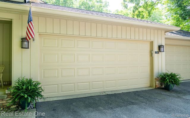 1361 Knollcrest Circle, Bloomfield Charter Township, MI 48304