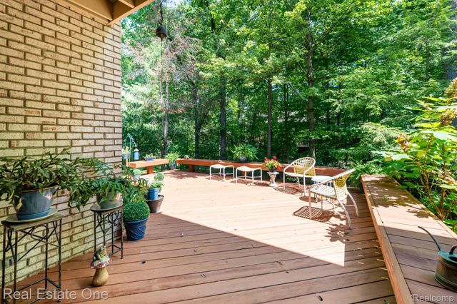 1361 Knollcrest Circle, Bloomfield Charter Township, MI 48304