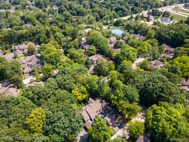 1361 Knollcrest Circle, Bloomfield Charter Township, MI 48304