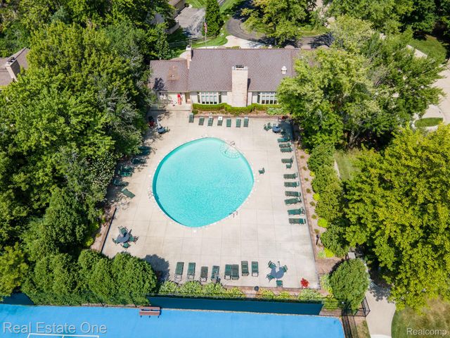 1361 Knollcrest Circle, Bloomfield Charter Township, MI 48304