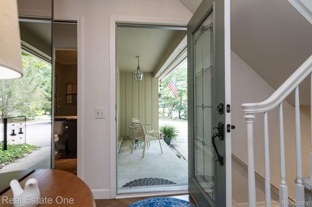 1361 Knollcrest Circle, Bloomfield Charter Township, MI 48304
