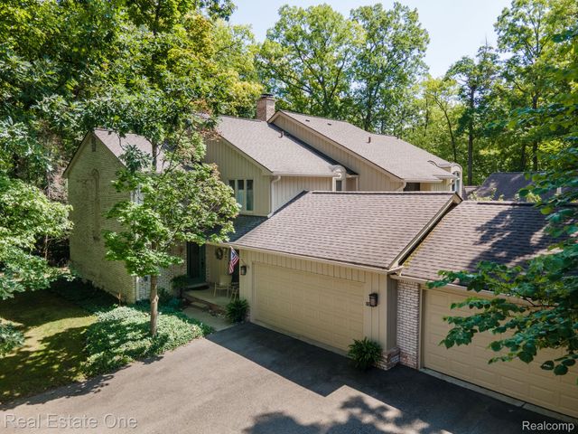 1361 Knollcrest Circle, Bloomfield Charter Township, MI 48304