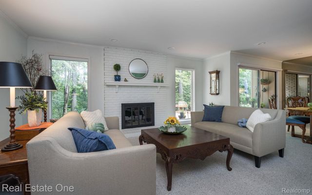 1361 Knollcrest Circle, Bloomfield Charter Township, MI 48304