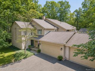 1361 Knollcrest Circle, Bloomfield Charter Township, MI 48304