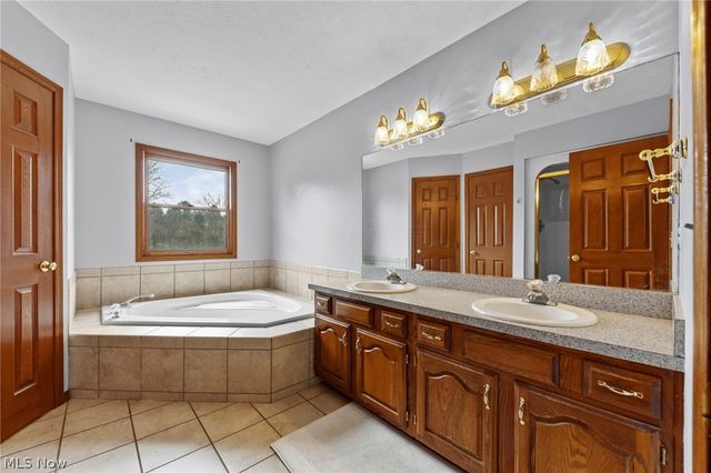 9431 Yvonne Drive, North Royalton, OH 44133