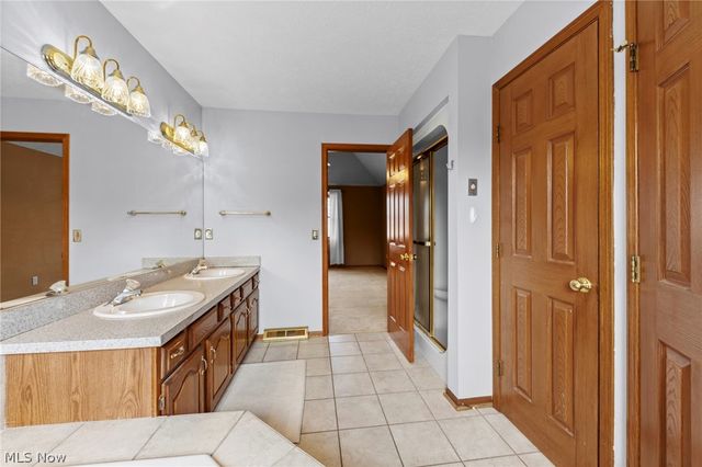 9431 Yvonne Drive, North Royalton, OH 44133