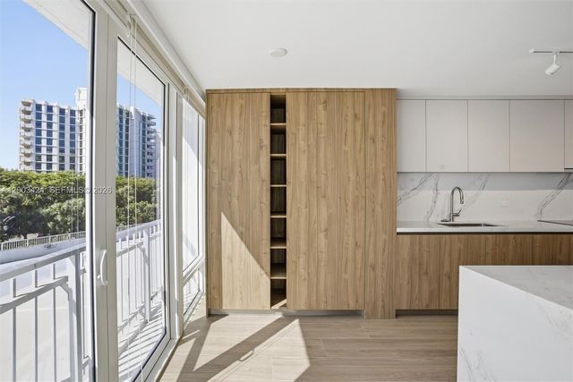 600 Grapetree Dr 4BS, Key Biscayne, FL 33149