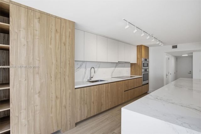 600 Grapetree Dr 4BS, Key Biscayne, FL 33149