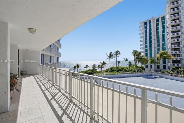 600 Grapetree Dr 4BS, Key Biscayne, FL 33149