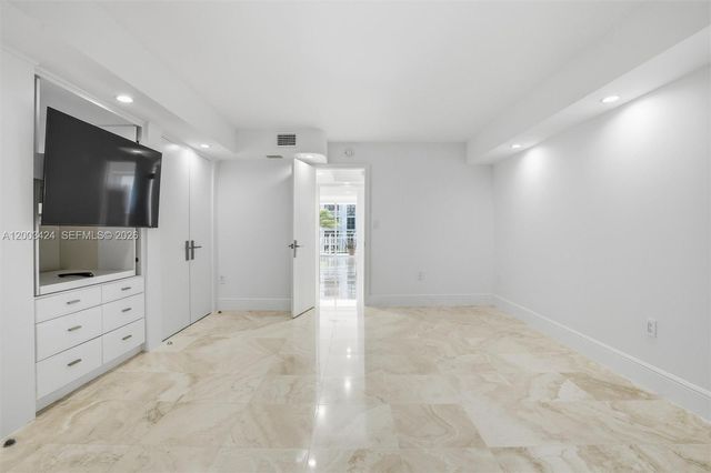 600 Grapetree Dr 4BS, Key Biscayne, FL 33149