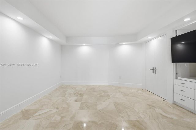 600 Grapetree Dr 4BS, Key Biscayne, FL 33149