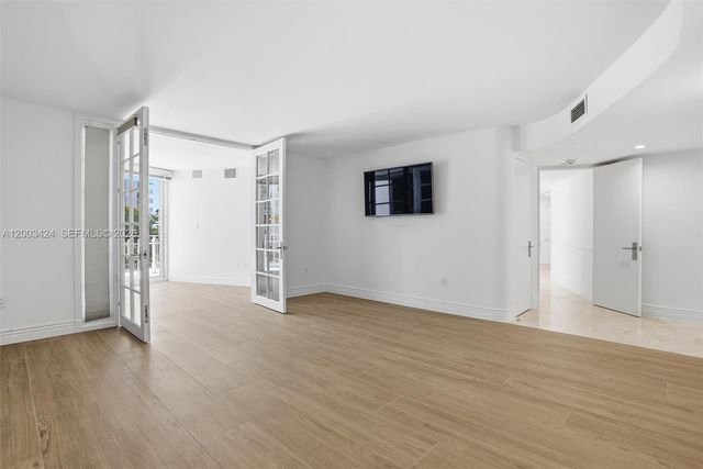 600 Grapetree Dr 4BS, Key Biscayne, FL 33149