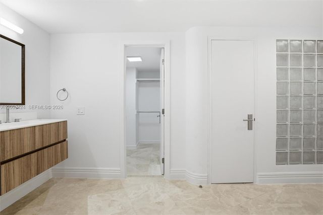 600 Grapetree Dr 4BS, Key Biscayne, FL 33149