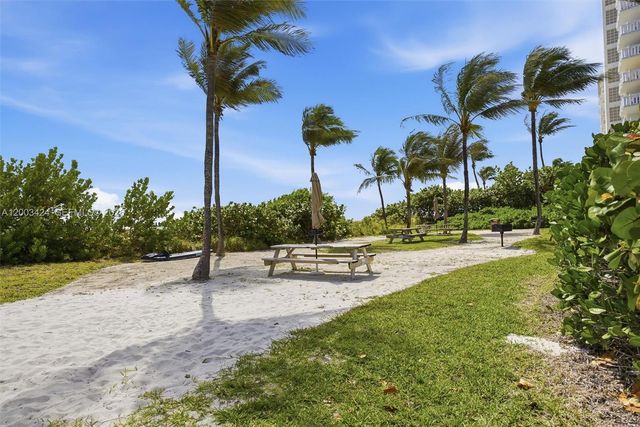 600 Grapetree Dr 4BS, Key Biscayne, FL 33149