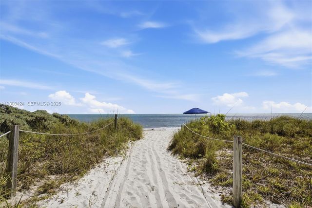 600 Grapetree Dr 4BS, Key Biscayne, FL 33149