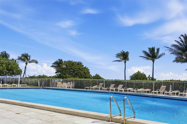 600 Grapetree Dr 4BS, Key Biscayne, FL 33149