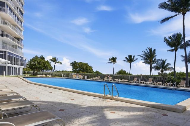 600 Grapetree Dr 4BS, Key Biscayne, FL 33149