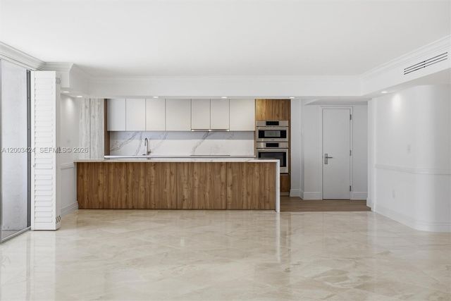 600 Grapetree Dr 4BS, Key Biscayne, FL 33149