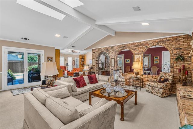 1609 Lake Hill Lane, Plano, TX 75023