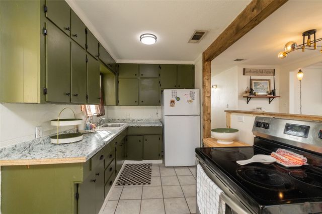 1011 S Waco Street, Weatherford, TX 76086