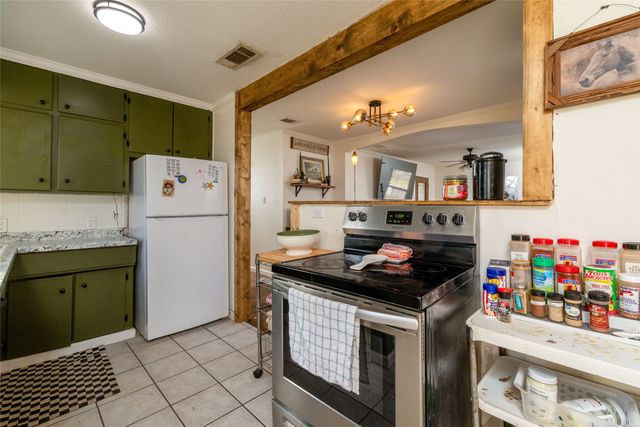 1011 S Waco Street, Weatherford, TX 76086