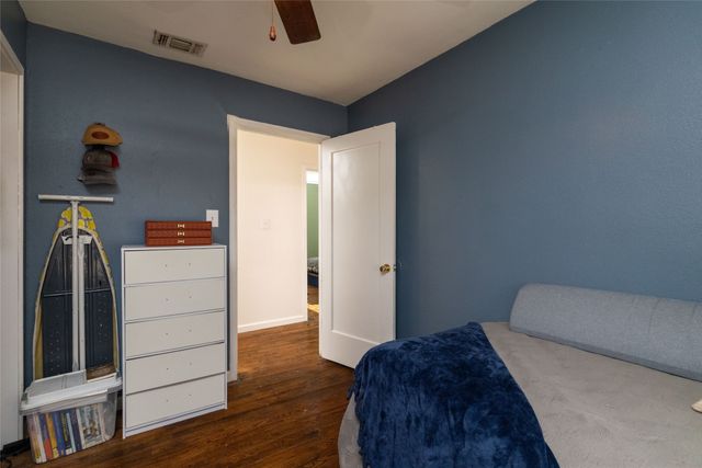 1011 S Waco Street, Weatherford, TX 76086