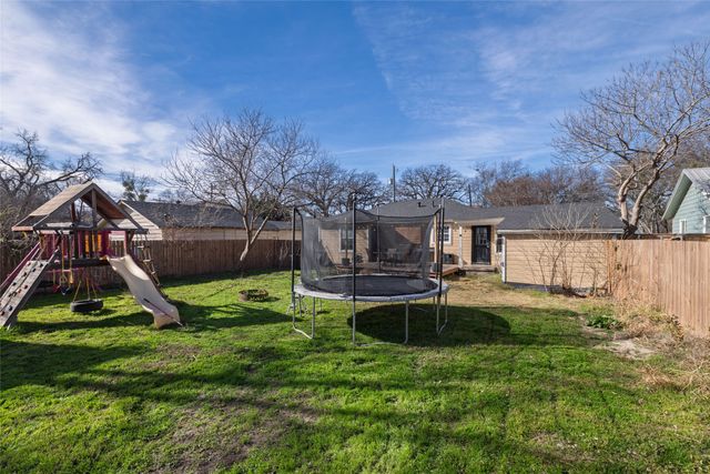 1011 S Waco Street, Weatherford, TX 76086