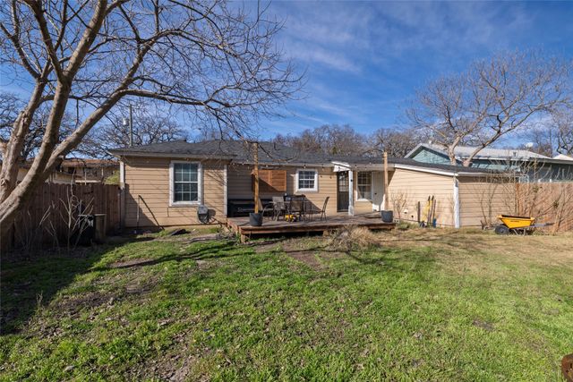 1011 S Waco Street, Weatherford, TX 76086