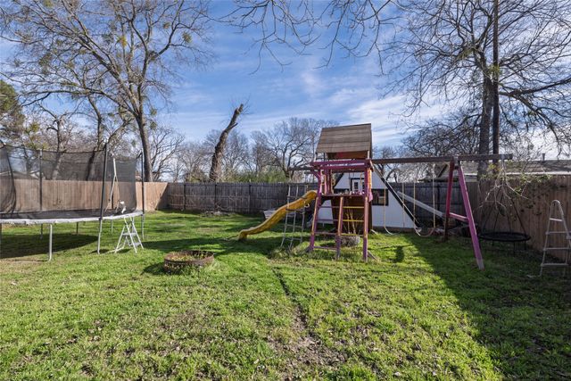 1011 S Waco Street, Weatherford, TX 76086