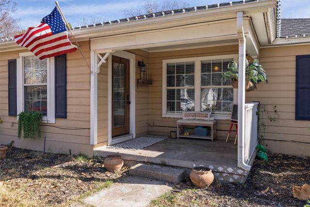 1011 S Waco Street, Weatherford, TX 76086