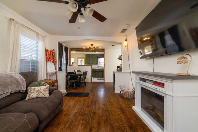 1011 S Waco Street, Weatherford, TX 76086