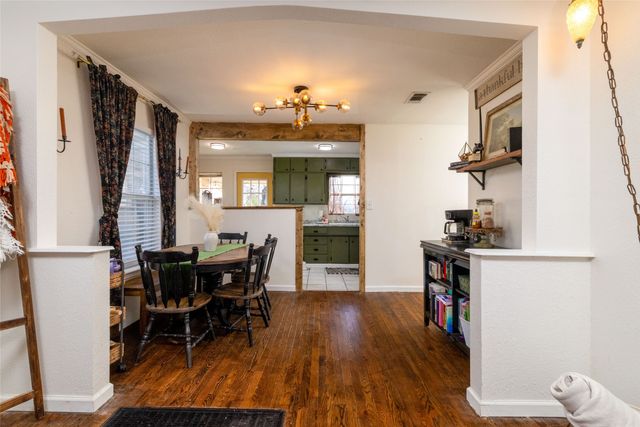 1011 S Waco Street, Weatherford, TX 76086