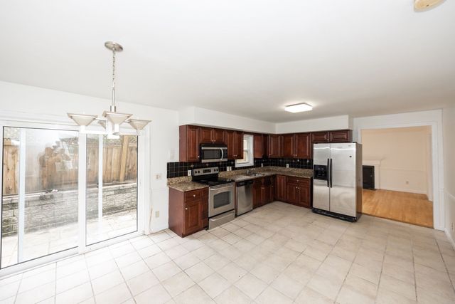 24 Ellsmere St, Worcester, MA 01604