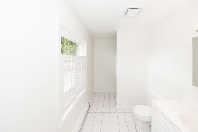 24 Ellsmere St, Worcester, MA 01604