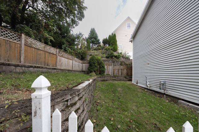 24 Ellsmere St, Worcester, MA 01604