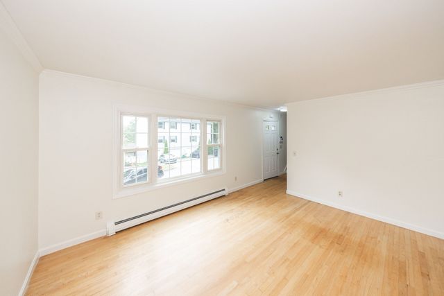 24 Ellsmere St, Worcester, MA 01604