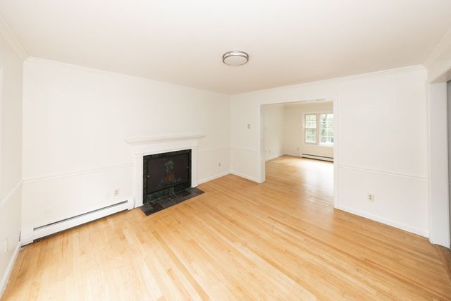24 Ellsmere St, Worcester, MA 01604