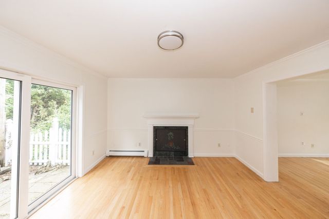 24 Ellsmere St, Worcester, MA 01604