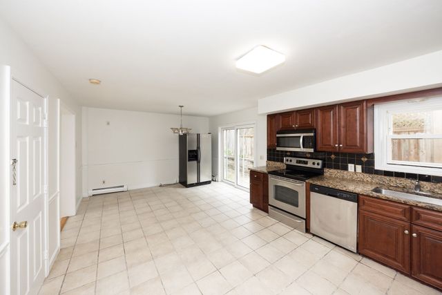 24 Ellsmere St, Worcester, MA 01604