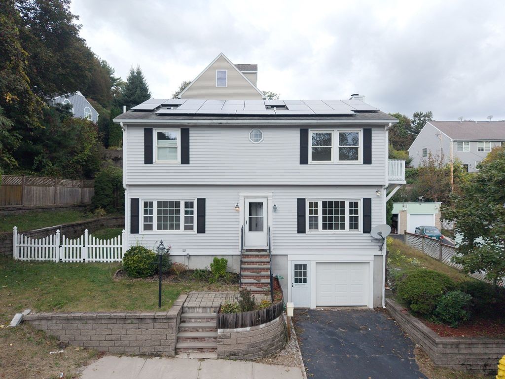 24 Ellsmere St, Worcester, MA 01604