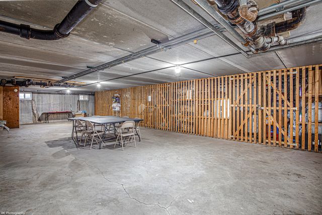 5840 W 77th Street 302, Burbank, IL 60459