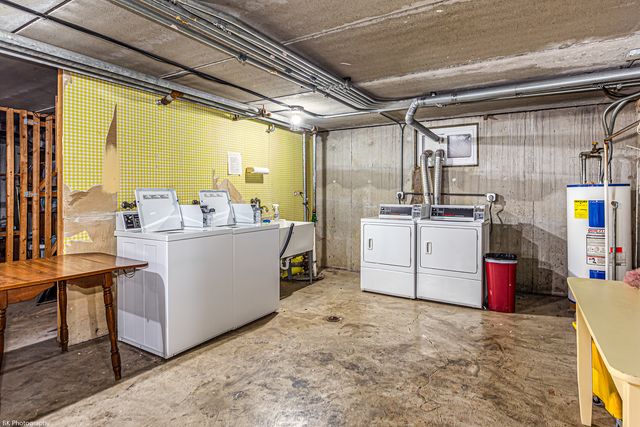 5840 W 77th Street 302, Burbank, IL 60459