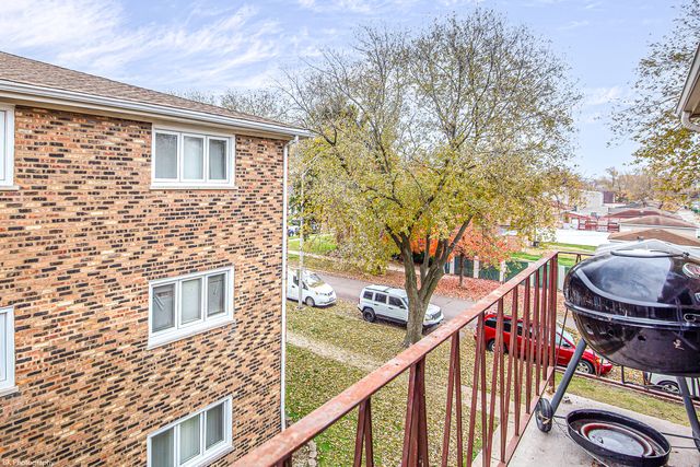 5840 W 77th Street 302, Burbank, IL 60459