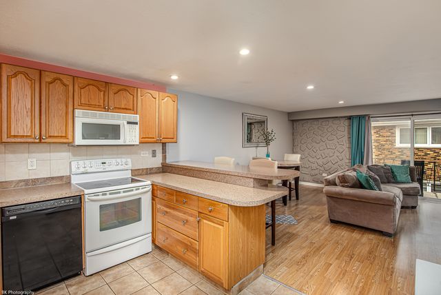 5840 W 77th Street 302, Burbank, IL 60459