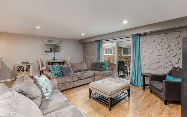 5840 W 77th Street 302, Burbank, IL 60459