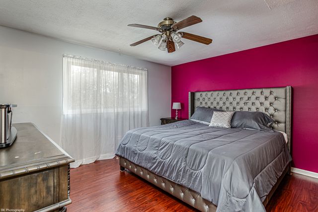 5840 W 77th Street 302, Burbank, IL 60459