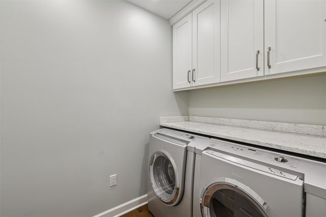 13749 Bay Hill Court, Clive, IA 50325