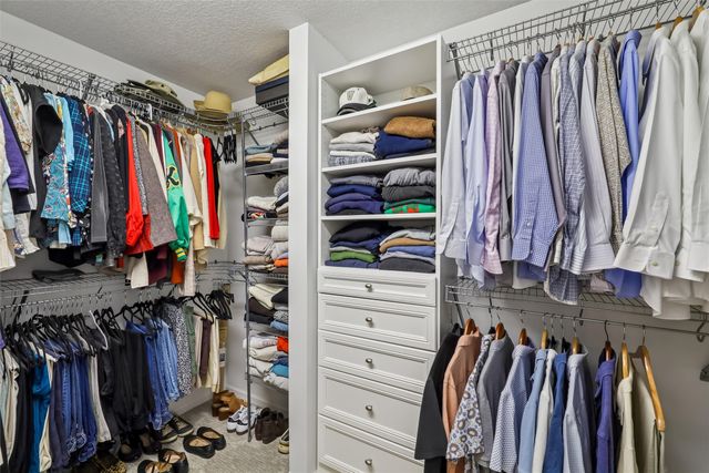 13749 Bay Hill Court, Clive, IA 50325