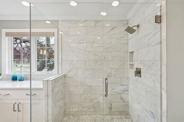 13749 Bay Hill Court, Clive, IA 50325