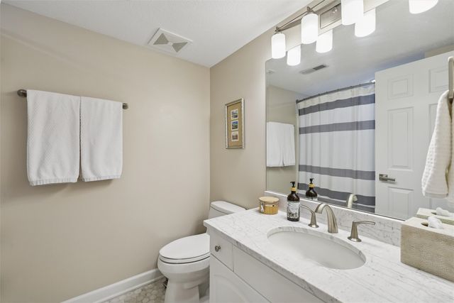 13749 Bay Hill Court, Clive, IA 50325